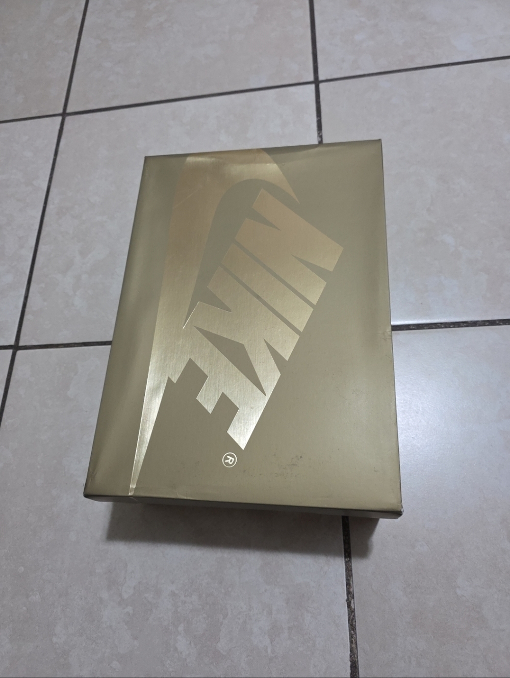 Empty Shoe Box - Picture 4 of 6